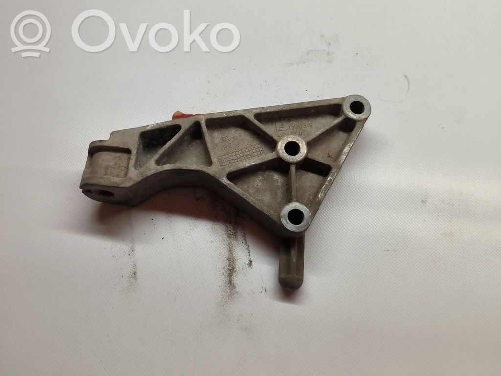 Opel Meriva B Gearbox mounting bracket 