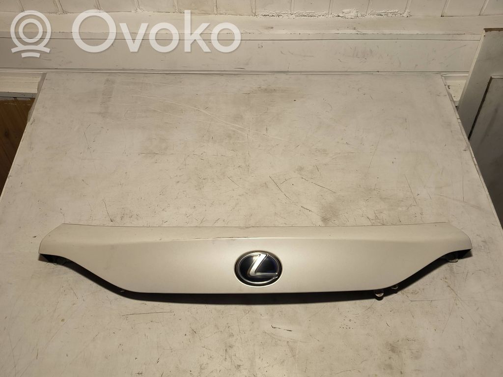 Lexus CT 200H Trunk door license plate light bar 
