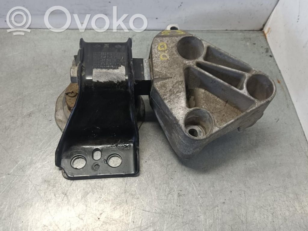 Renault Kangoo I Engine mounting bracket 