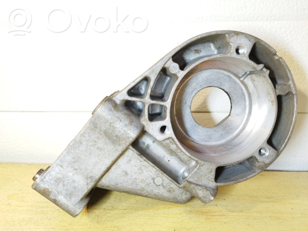 Chrysler PT Cruiser Engine mounting bracket 
