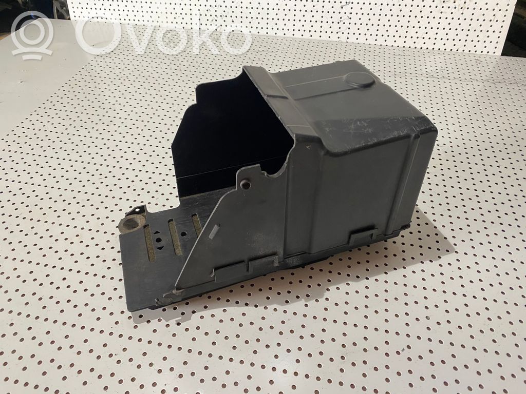 Ford Mondeo MK IV Akkulaatikon alusta 
