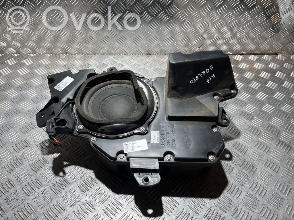 KIA Sorento Subwoofer speaker 