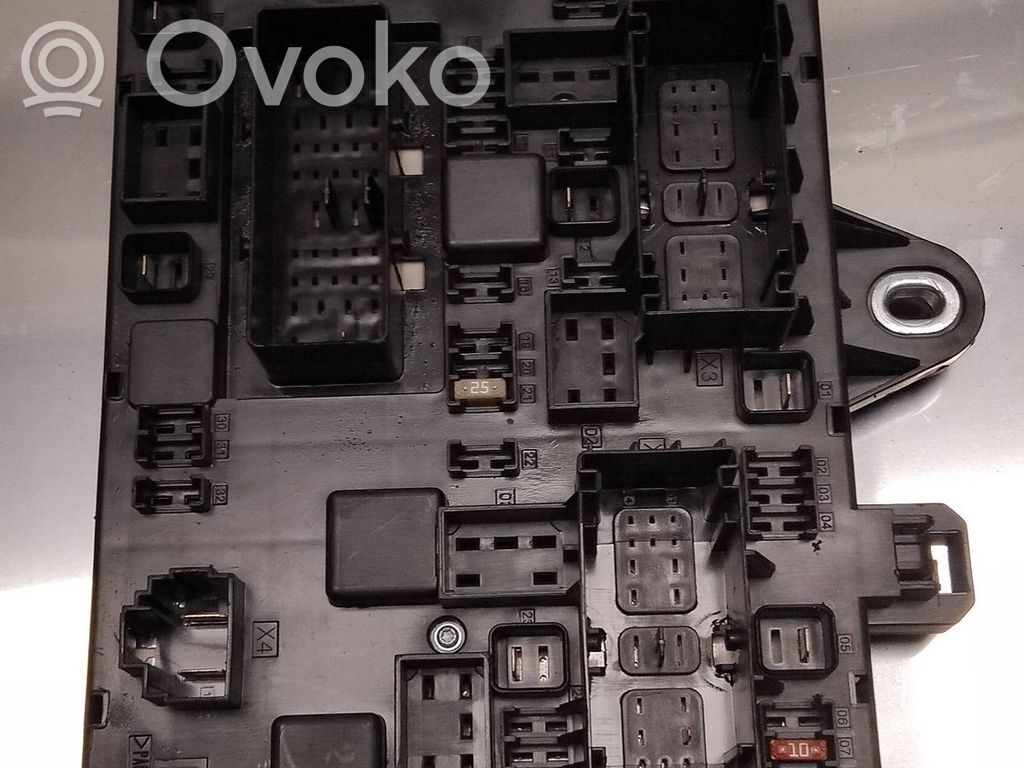 Opel Astra J Módulo de fusible 