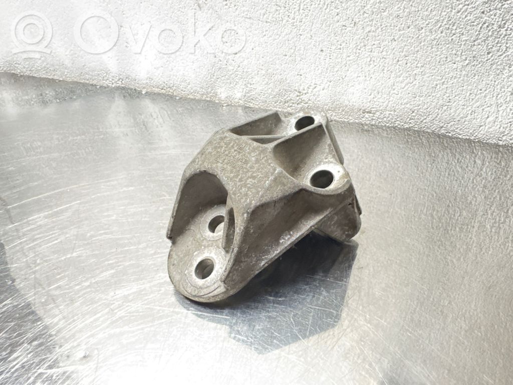 Engine mounting bracket   24499029,9224052