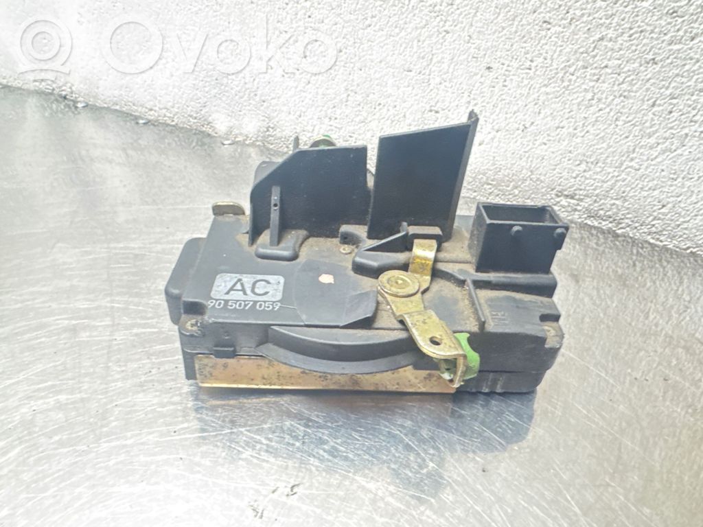 Opel Vectra B Zamek drzwi przednich 