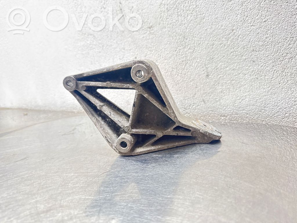 Opel Vectra B Engine mounting bracket 