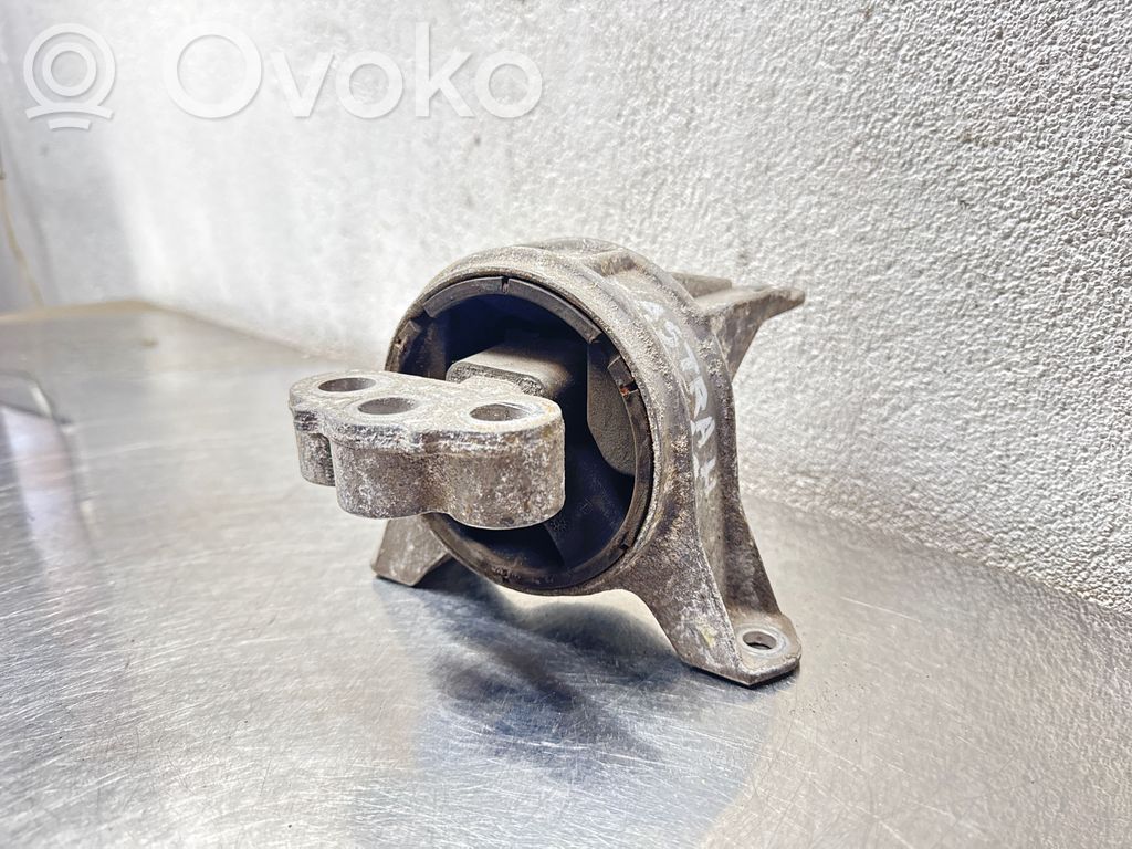 Engine mount bracket   V05453