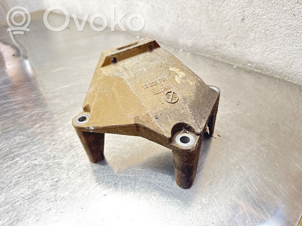 Opel Astra H Engine mounting bracket 