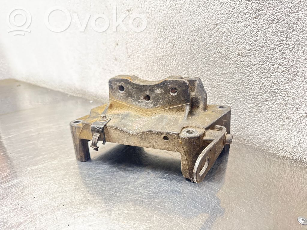 Opel Corsa D Engine mounting bracket 