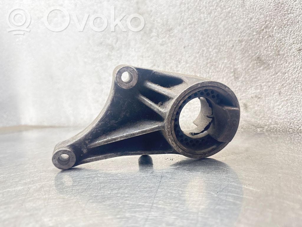 Engine mount bracket   90576047