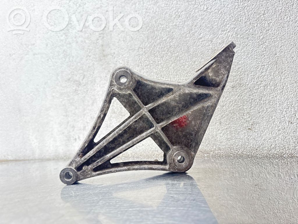 Opel Vectra B Engine mounting bracket 