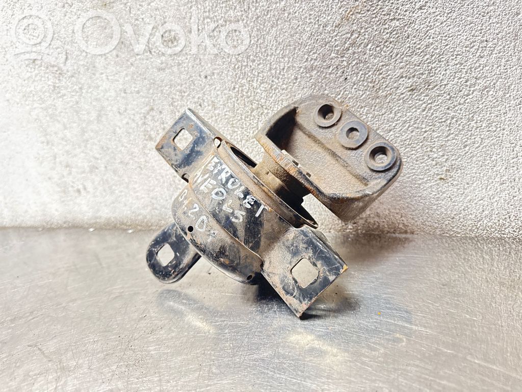 Engine mount bracket
