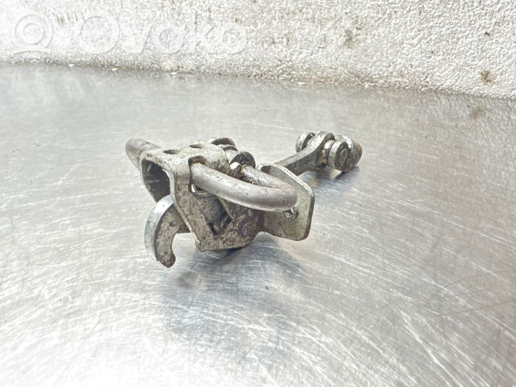 Opel Corsa C Takaoven pidätin 