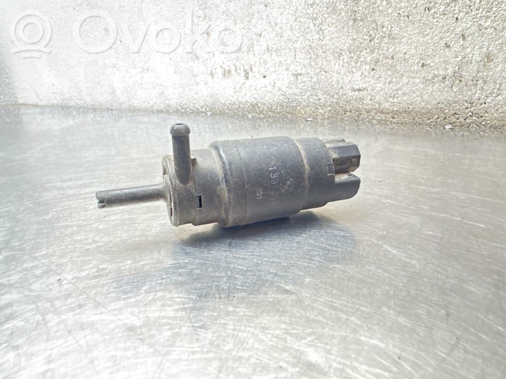 BMW 5 E39 Windscreen/windshield washer pump 