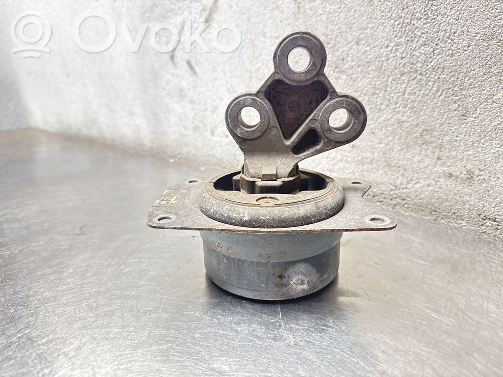 Engine mount bracket   13227734