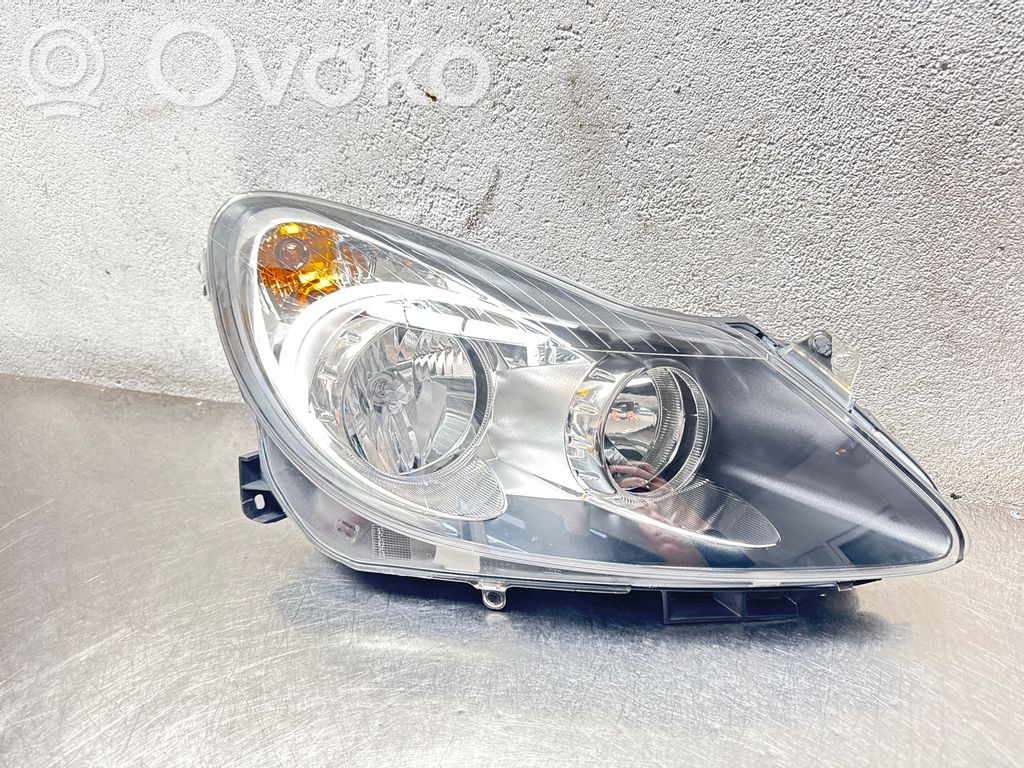 Opel Corsa D Lampa przednia 