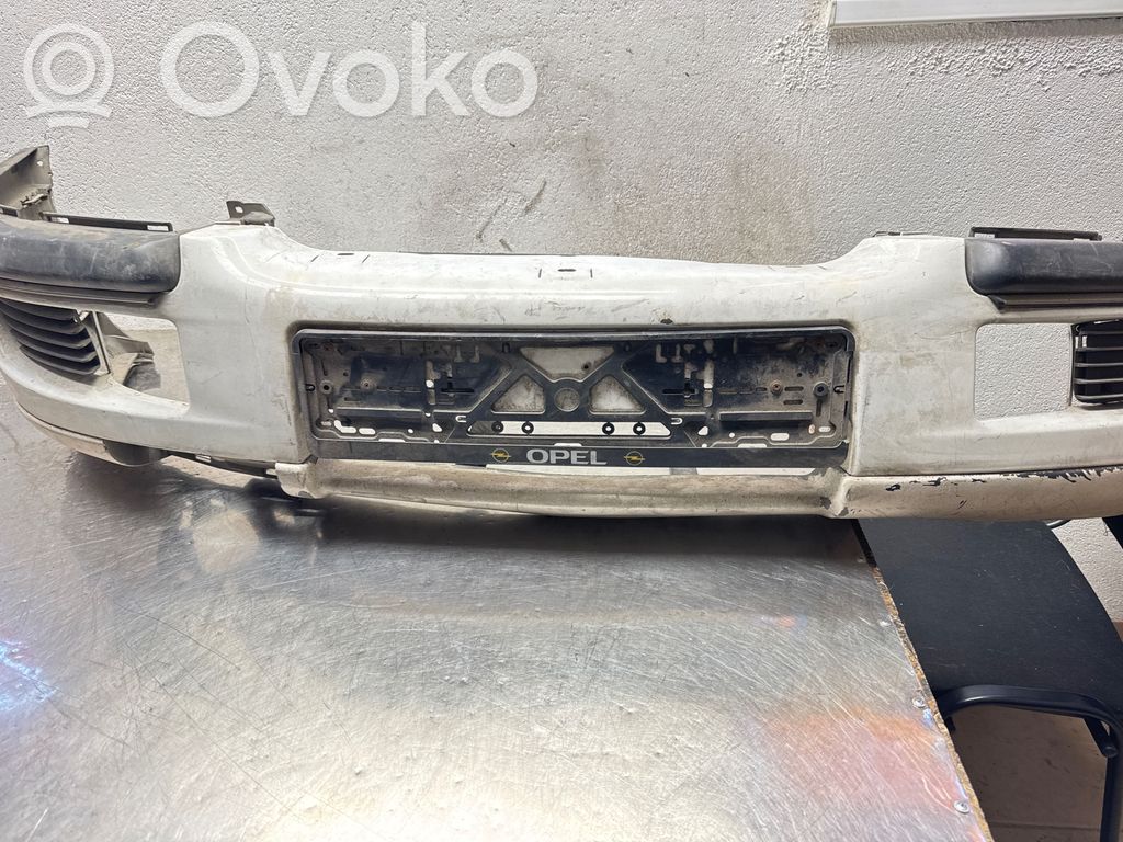 Opel Omega B1 Parachoques delantero 