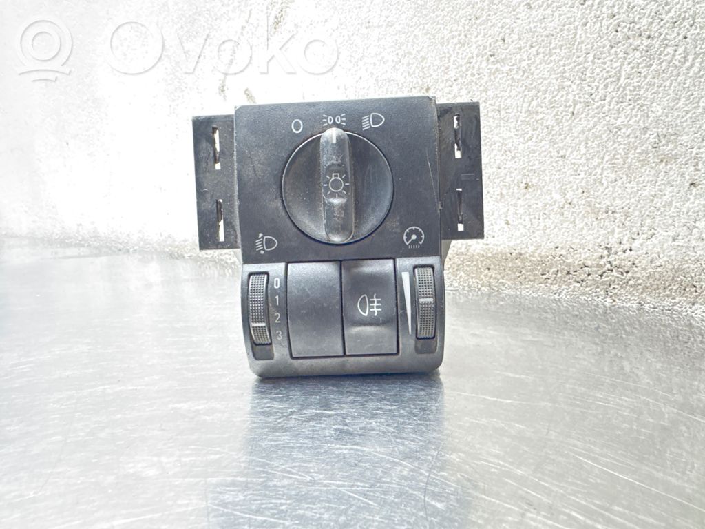 Light switch   09114384