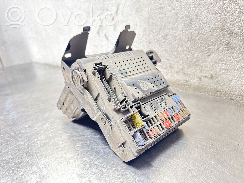 Volvo XC70 Fuse module 