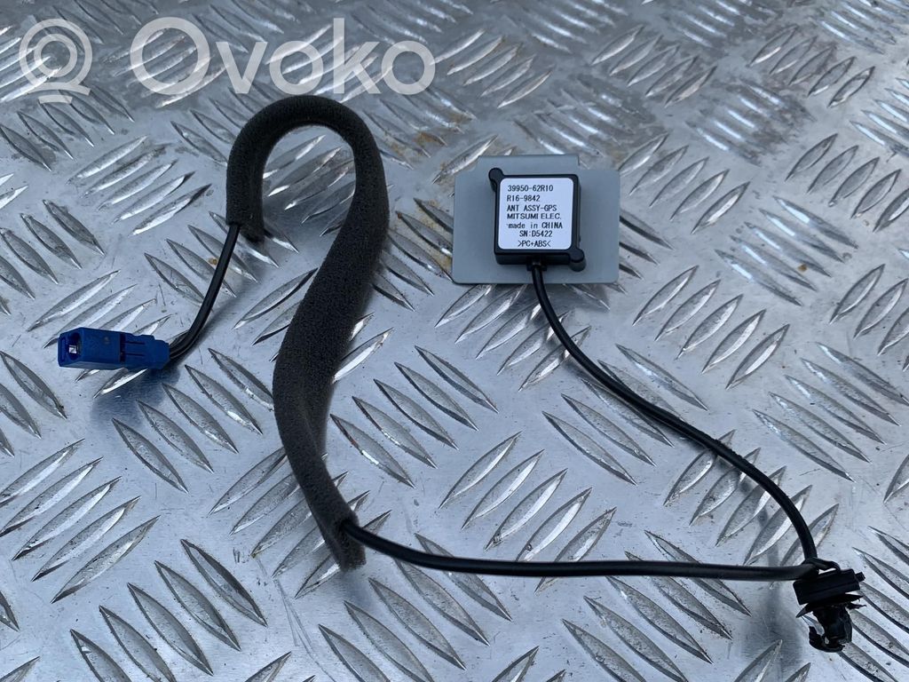 Suzuki Ignis GPS-pystyantenni 