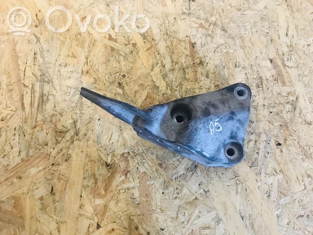 Opel Astra J Engine mounting bracket 