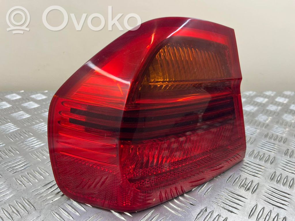 Rear/tail lights   6937457