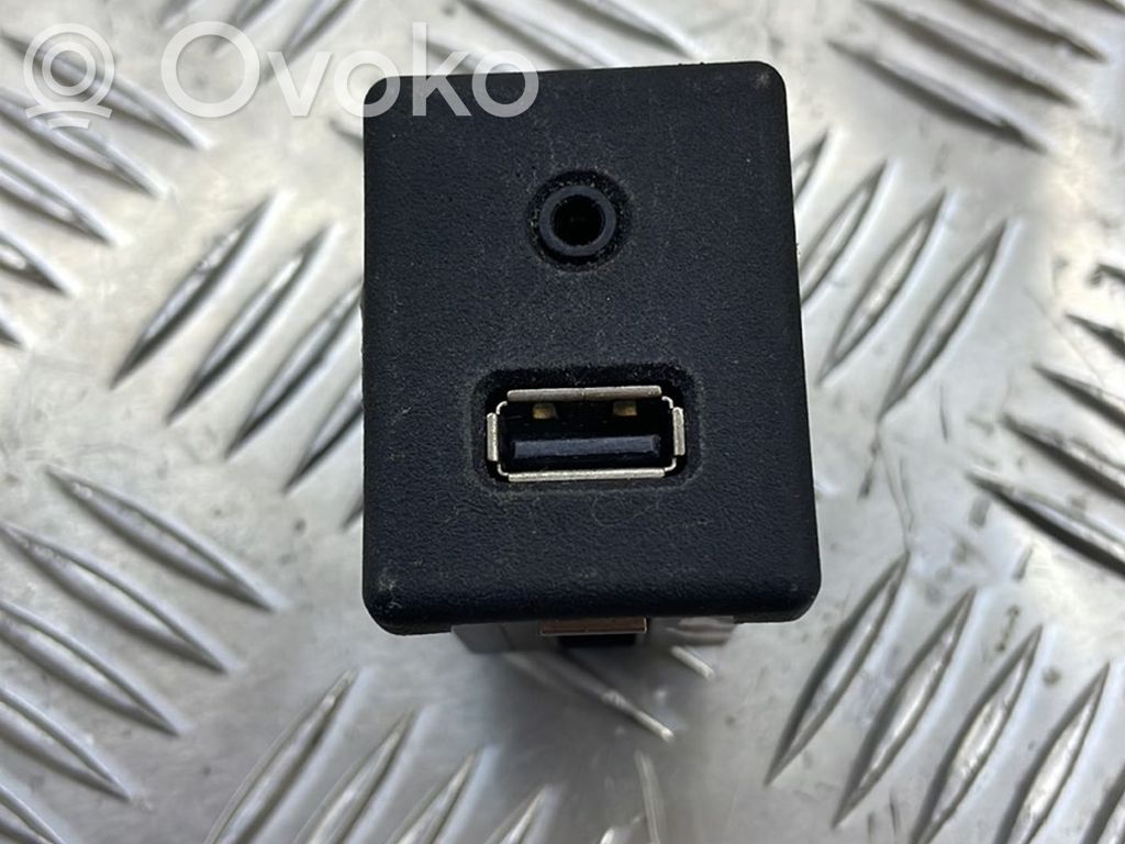 Opel Insignia A Enchufe conector USB 