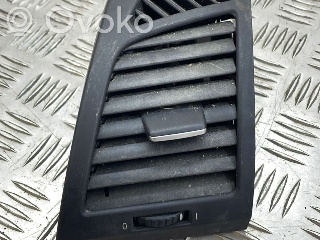 BMW 1 E81 E87 Moldura protectora de la rejilla de ventilación lateral del panel 