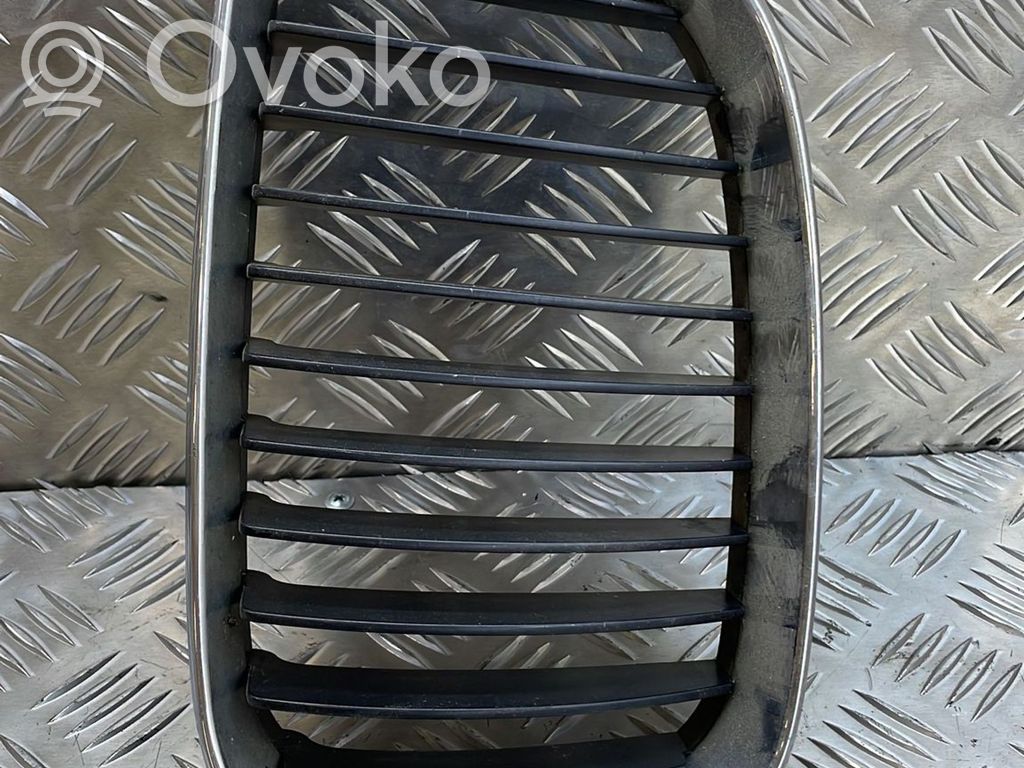 BMW 1 E81 E87 Grotelės viršutinės 