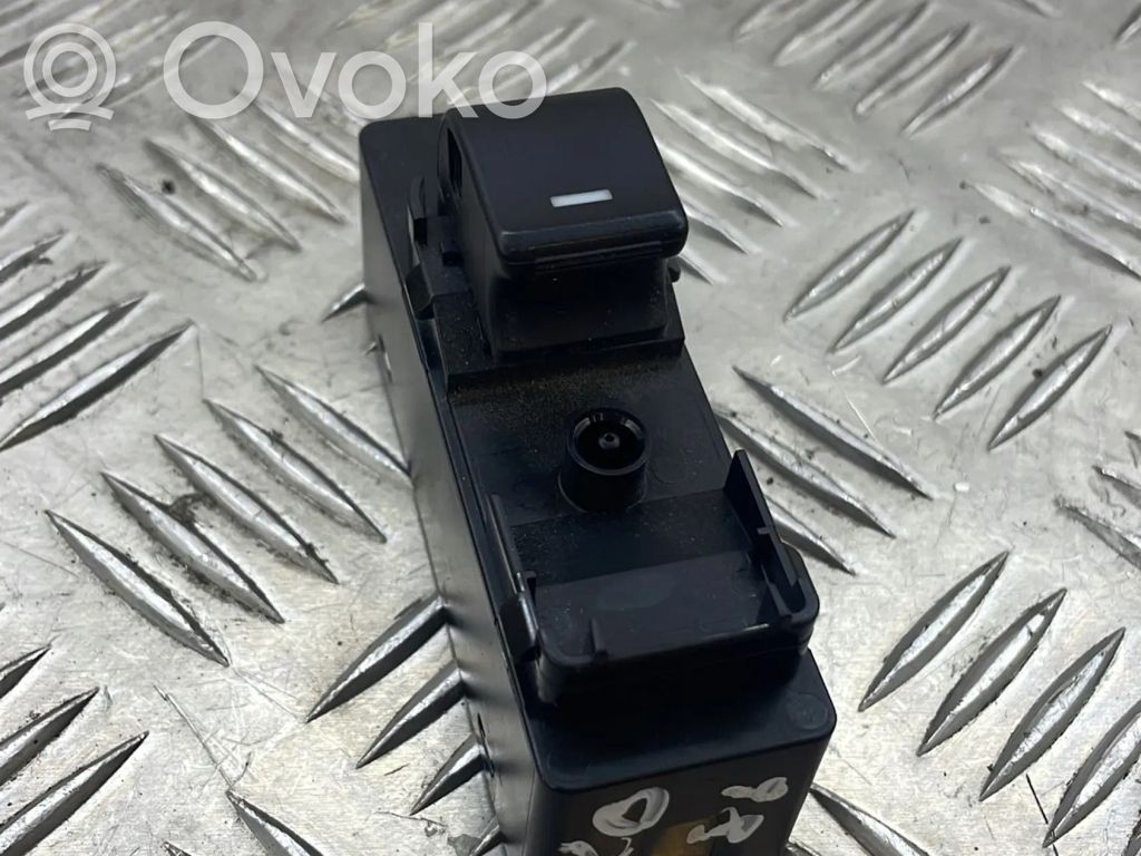 Electric window control switch   GKL266380A