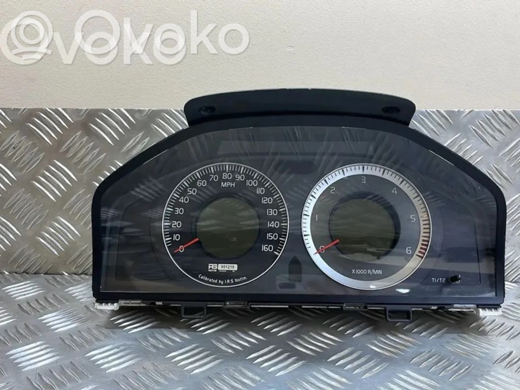 Volvo V70 Speedometer (instrument cluster) 