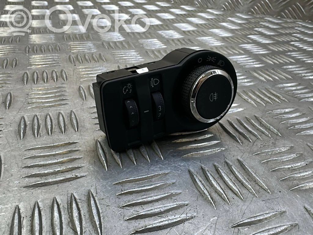 Light switch   13268697
