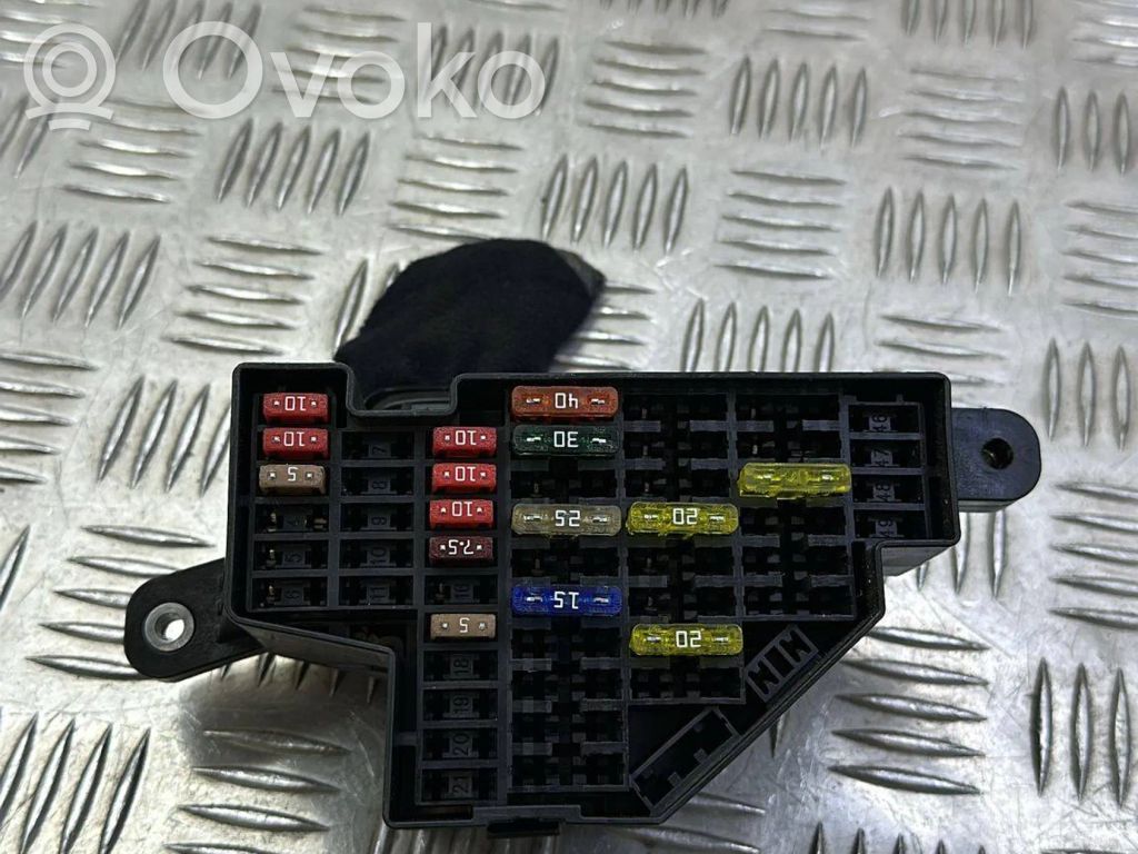 Audi A4 S4 B8 8K Fuse module 