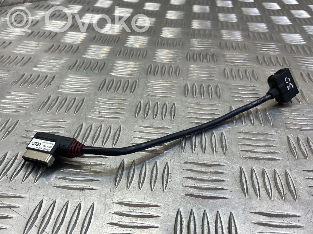 Audi Q5 SQ5 8R iPod connector socket 