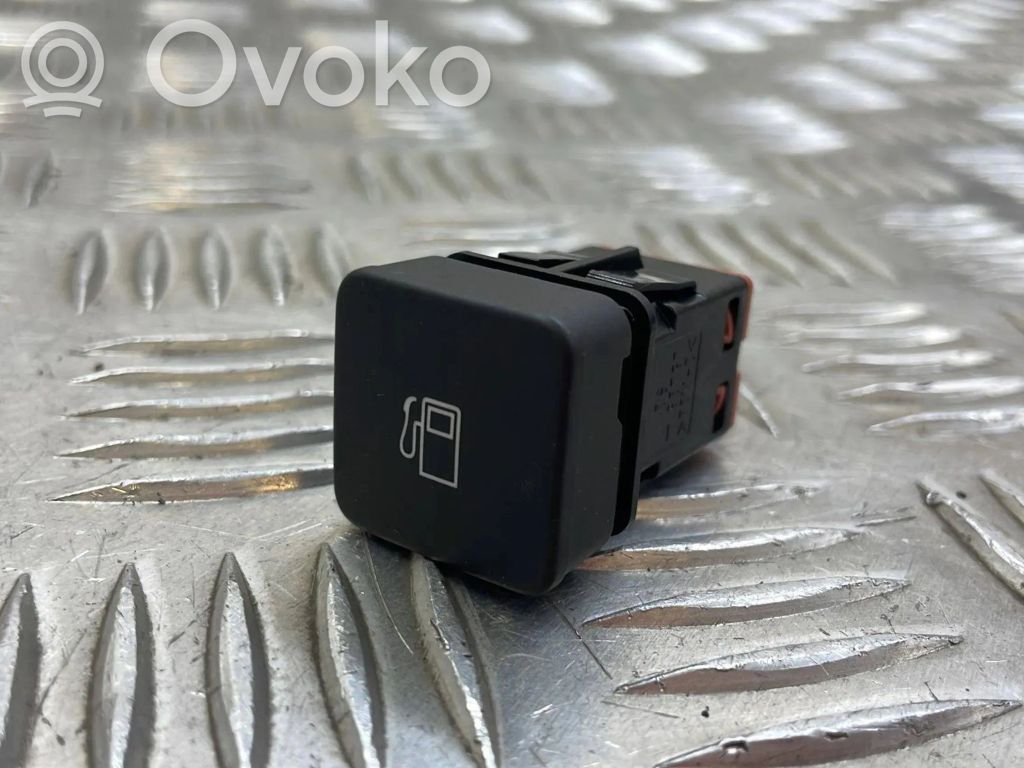 Citroen C4 II Fuel tank opening switch 