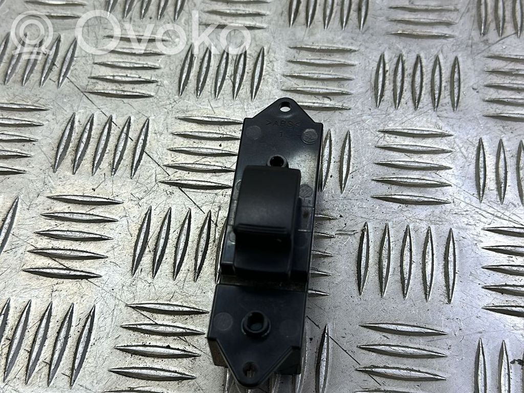 Mitsubishi Outlander Electric window control switch 
