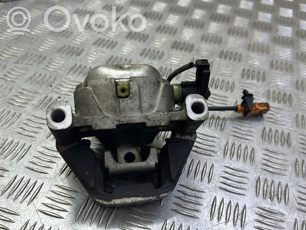 Audi A7 S7 4G Engine mount bracket 