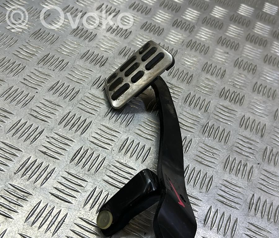 KIA Sorento Brake pedal 