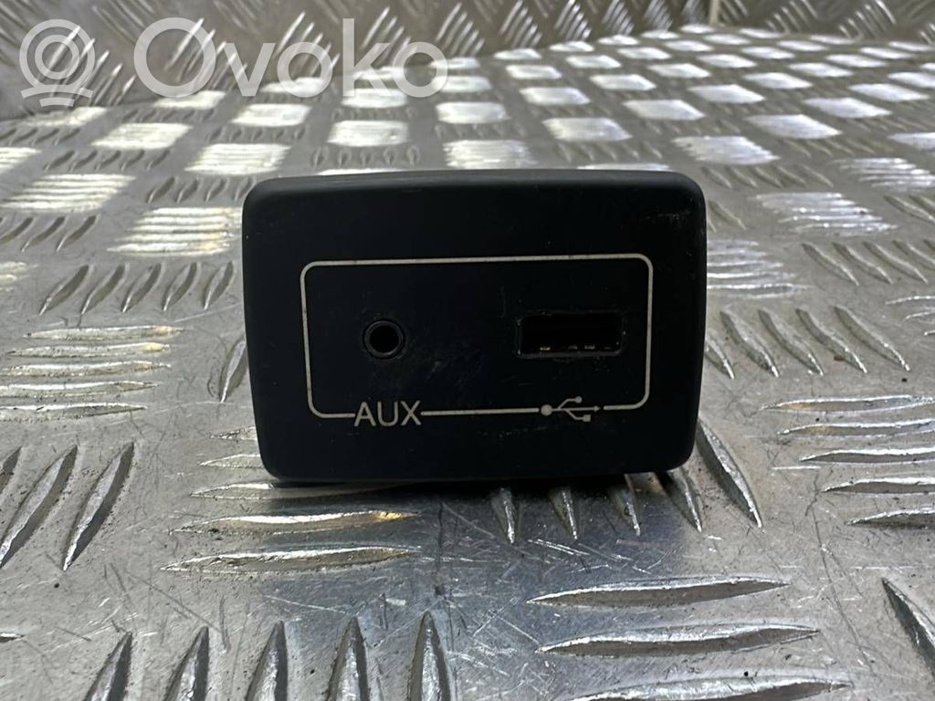 Peugeot Boxer USB socket connector 