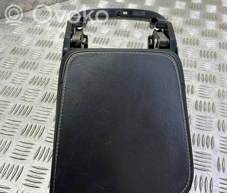 Volvo S90, V90 Armrest 