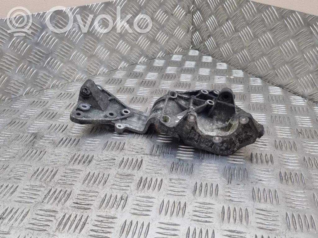 Volvo XC60 Generator/alternator bracket 