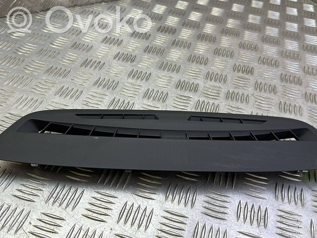 BMW 2 F45 Lango oro grotelės 
