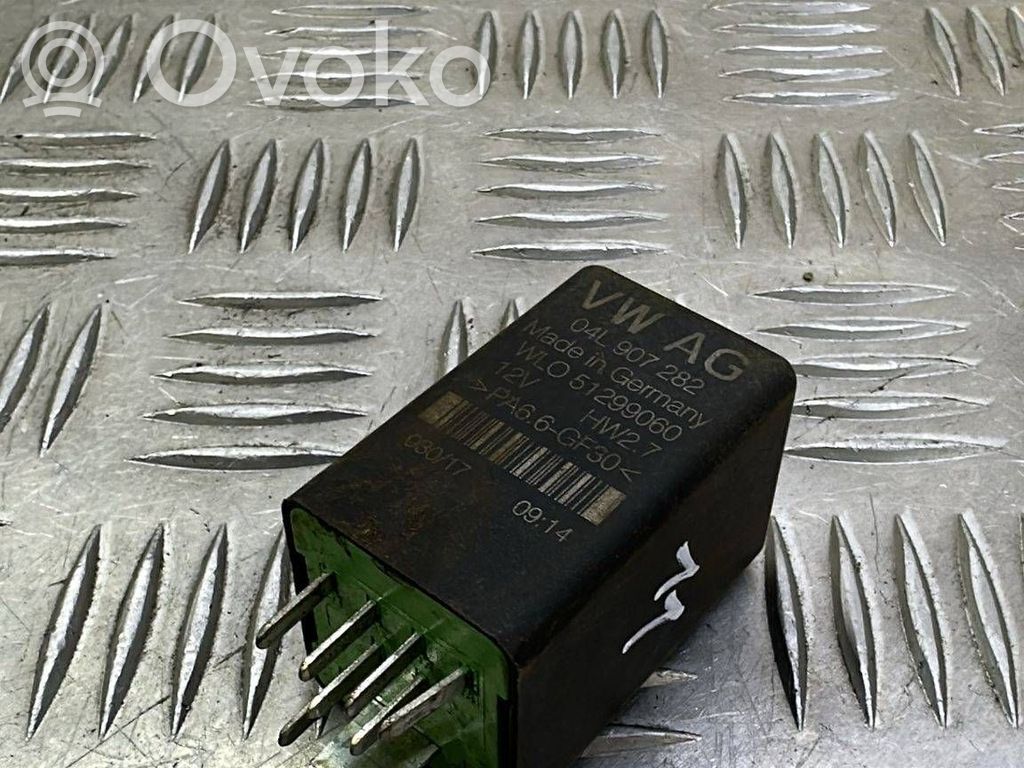 Volkswagen Golf VI Glow plug pre-heat relay 