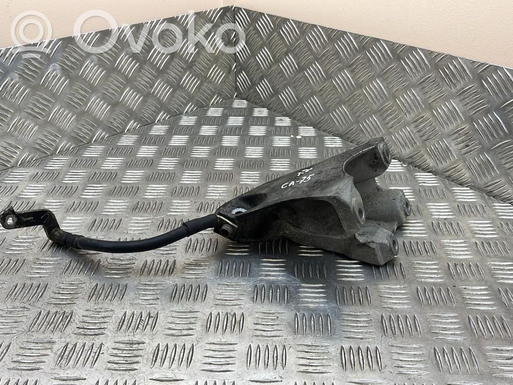 Audi Q7 4L Engine mounting bracket 