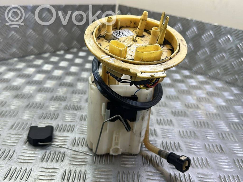 Skoda Superb B8 (3V) Bomba interna de combustible 