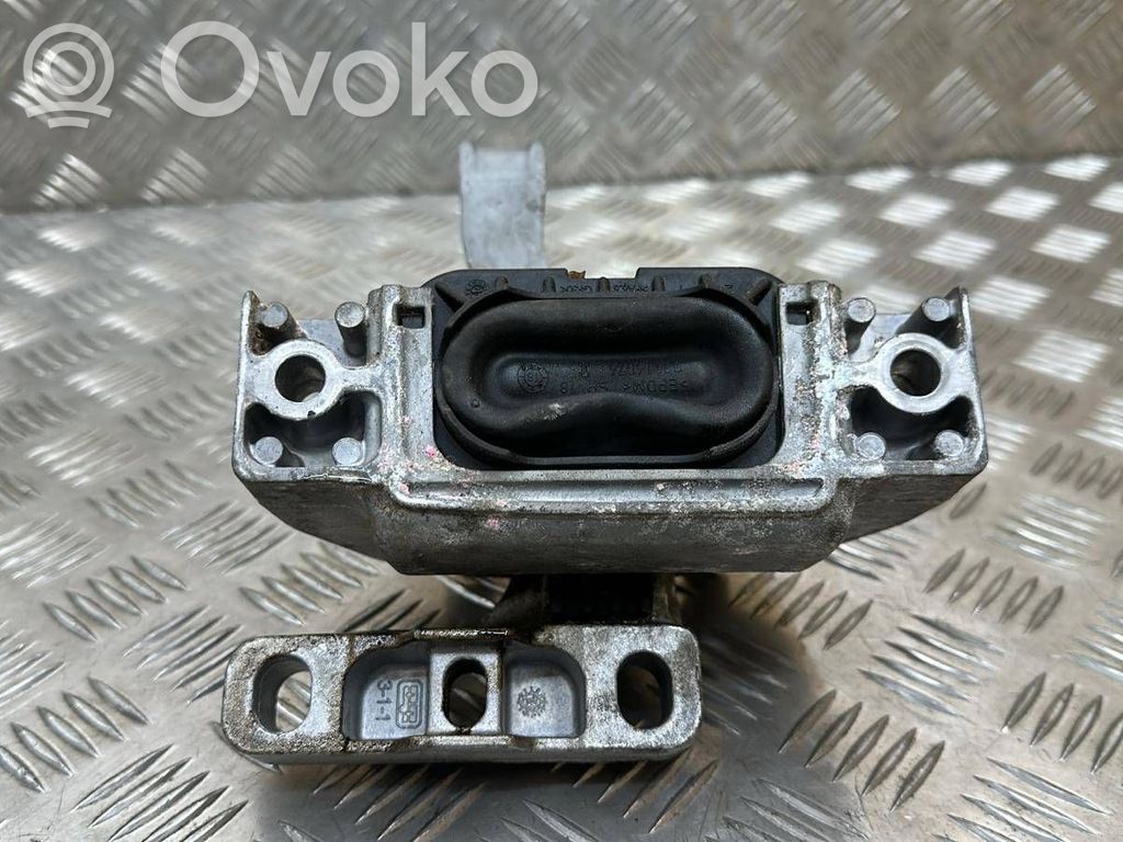 Skoda Octavia Mk3 (5E) Engine mount bracket 