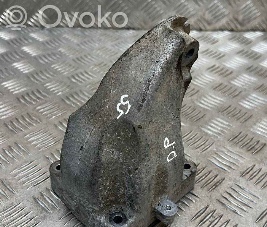 Mercedes-Benz E C207 W207 Engine mounting bracket 