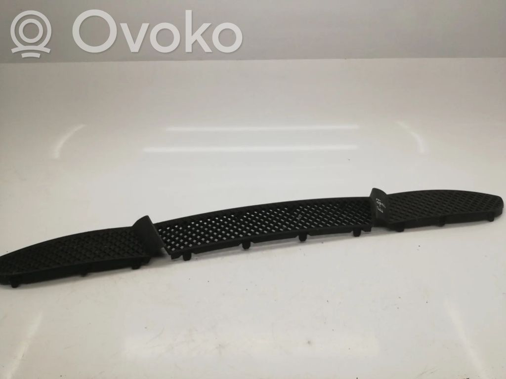 Front grill   7166605