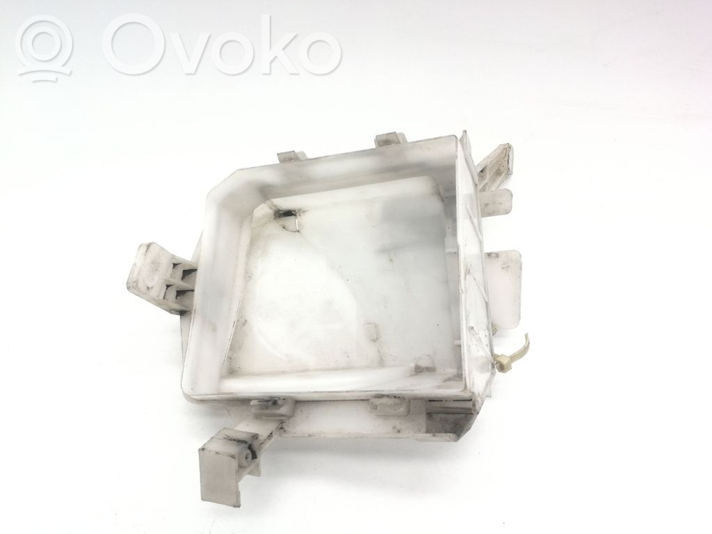 Nissan Note (E11) Other engine bay part 