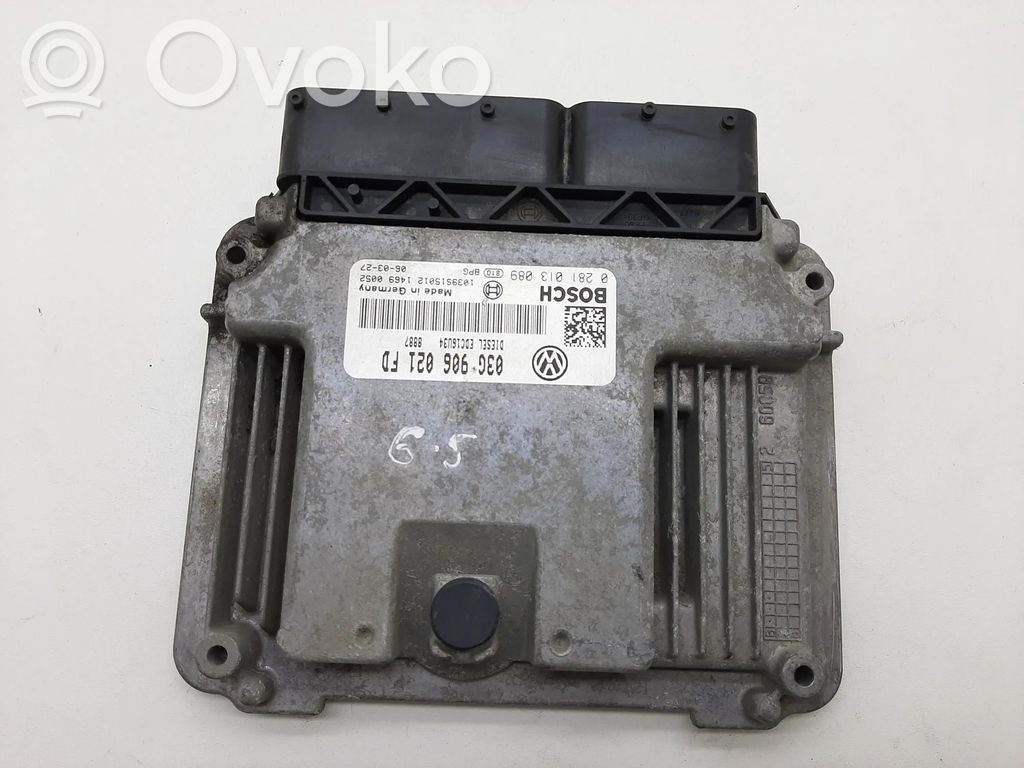 Volkswagen Golf V Engine control unit/module 